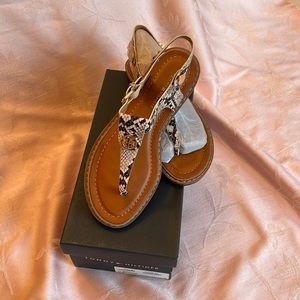 NIB Tommy Hilfiger “Bennia” snake print thong sandal